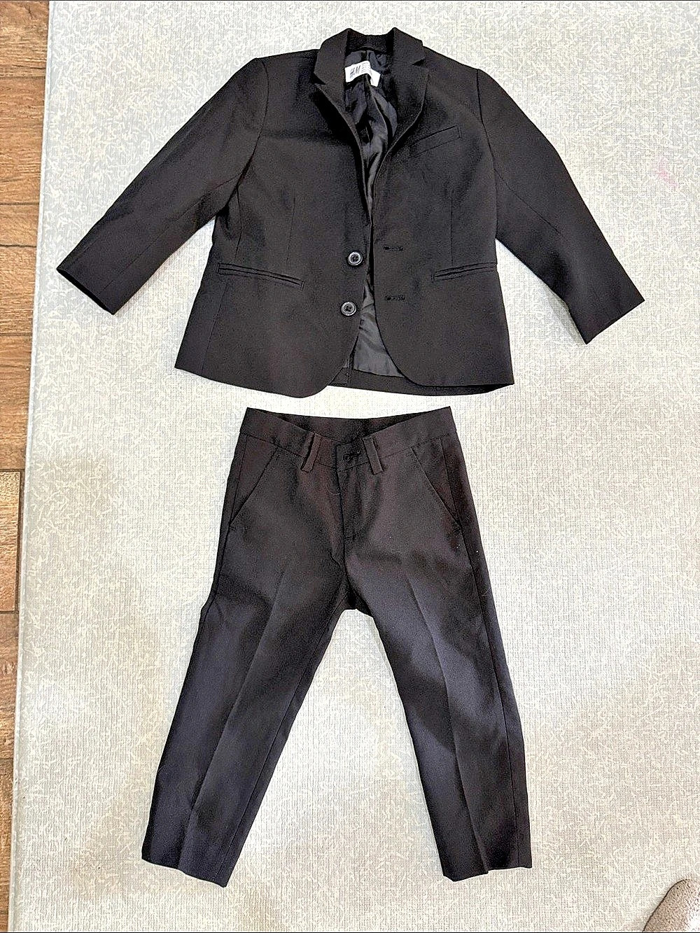 H&M Boys Suit Set in Black US 1.5-2Y Like New